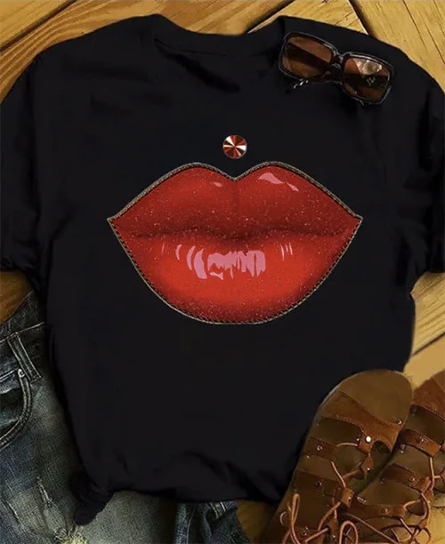 Camiseta preta feminina com estampa de boca - imagem 3