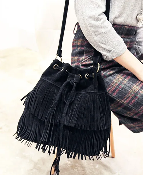 Bolsa saco feminina com franjas - imagem 7