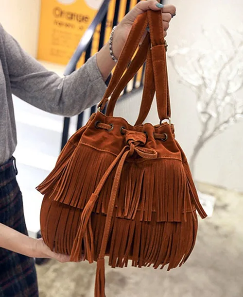 Bolsa saco feminina com franjas - imagem 3