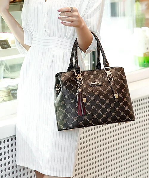 Bolsa feminina média de couro sintético - imagem 8
