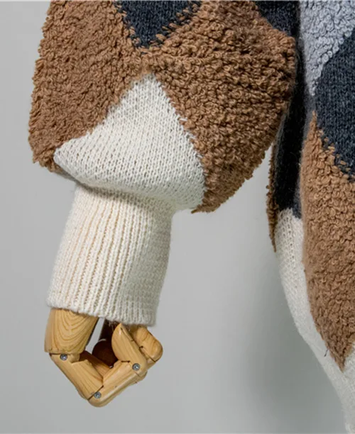 Cardigan xadrez feminino de tricô - imagem 7
