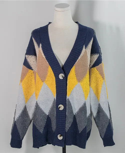 Cardigan xadrez feminino de tricô - imagem 11