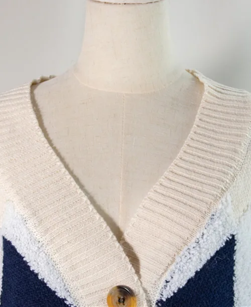 Cardigan xadrez feminino de tricô - imagem 6