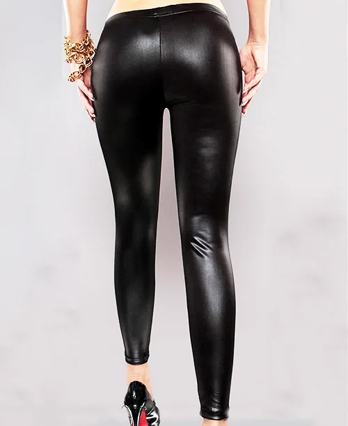 Legging rasgada preta de couro sintético - imagem 6