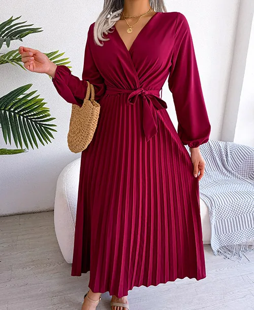 Vestido longo plissado com manga longa