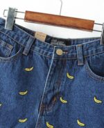 Shorts jeans feminino bananas bordadas