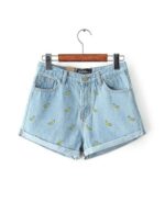 Shorts jeans feminino bananas bordadas