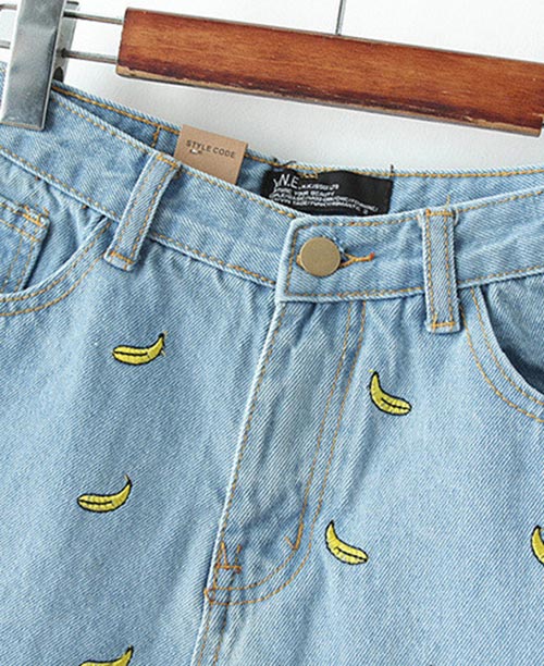 Shorts jeans feminino bananas bordadas