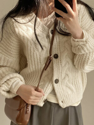 Cardigan feminino de tricot grosso